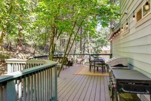 Near Dtwn Twain Harte Home with Furnished Deck!