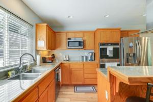 Near Dtwn Twain Harte Home with Furnished Deck!