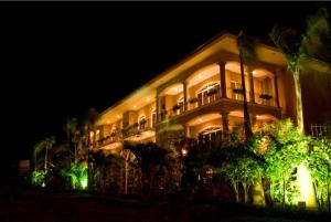 1 Bedroom with pool and walking distance to beach