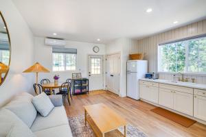 Modern Studio in Bend about 3 Mi to Sunriver Resort!