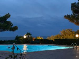 Appartements Les 2 freres - Vue mer panoramique solarium - les Sablettes : photos des chambres