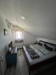 Standard Double Room with Shared Bathroom room in Prenoćište-Sobe-Rooms-Aman