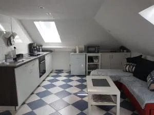 Ruhige gemütliche Ferienwohnung in Karlsruhe Daxlanden für Monteure, Pendler, Geschäfsreisen, Wochenendreisen - راينشتيتن