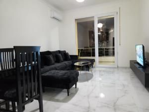 Blackn White Apartment