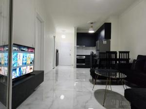 Blackn White Apartment