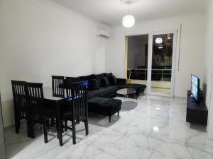 Blackn White Apartment