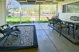 Clearlake Charmer with Dock and Sauna