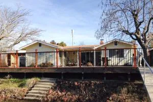 Clearlake Charmer - Lakeport