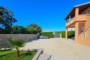 Family friendly house with a swimming pool Bibinje, Zadar - 5778