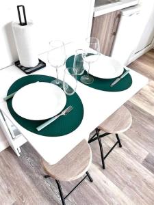 Le petit midi - Parking - Métro - Fibre - Canal