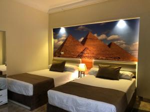 Matto Pyramids Inn