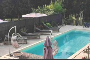 Maisons de vacances Private heated pool with river view : photos des chambres