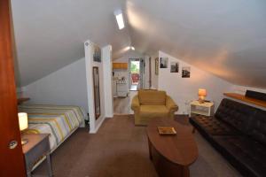 Cozy Alcove Studio Apt w Outdoor deck w NYC Views