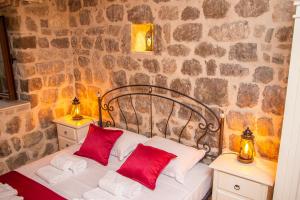 Palazzo Uniqato seafront