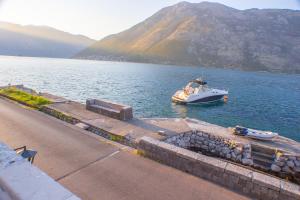 Palazzo Uniqato seafront