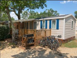 Campings Ardeche, Camping 5* Domaine de Chaussy - Mobil Home - 6 pers - 3 ch – Climatise – Terrasse - Piscine : photos des chambres