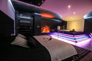 Love hotels Les Secrets Rooms : Chambre Lit Queen-Size avec Baignoire Spa