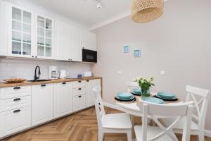 Etna Tranquil Apartments with Balcony Kołobrzeg by Noclegi Renters