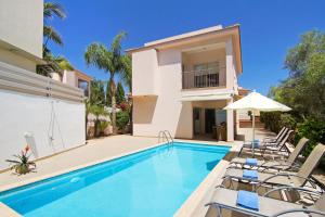 Villa Michaella - 500m from Golden Beach - 4hvězdičkové hotely ve městě Paralimni