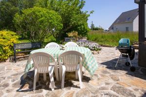 Maisons de vacances Grande maison familiale pour 8 avec jardin : photos des chambres