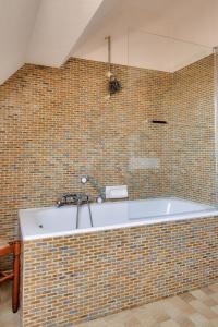 Maisons de vacances Grande maison familiale pour 8 avec jardin : photos des chambres