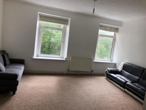 Large maisonette one bedroom nearby station