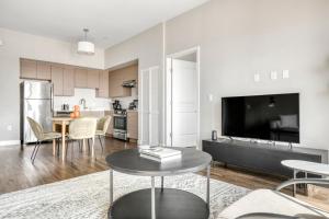 North Hollywood 2br w pool gym prime NoHo LAX-921