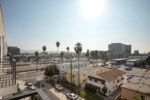 North Hollywood 2br w pool gym prime NoHo LAX-921