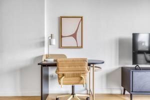 Tribeca 1BR w Gym Elevator nr FiDi NYC-738