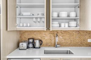 Tribeca 1BR w Gym Elevator nr FiDi NYC-738