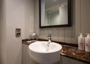 Superior Twin Room room in Bridge Hotel