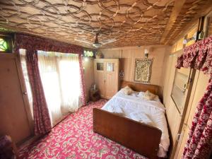 The Flostel Srinagar Near Lal chowk city center