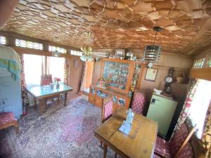 The Flostel Srinagar Near Lal chowk city center