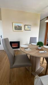 Stunning Lake and Mountain Views - Velkoski Apartments