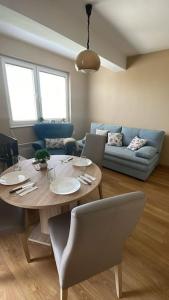Stunning Lake and Mountain Views - Velkoski Apartments