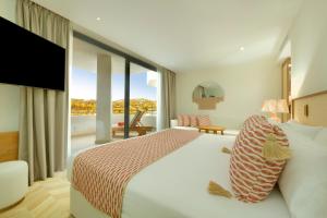 Junior Suite room in Fiesta Hotel Tanit