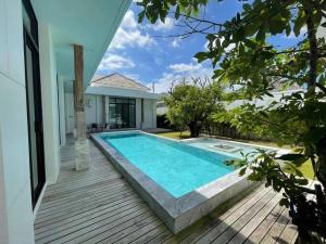 Full Moon现代豪华三卧室泳池别墅 查龙海滩 500 米 查龙码头 普吉大佛 拉威海鲜 - 4hvězdičkové hotely ve městě Chalong