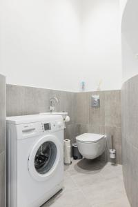 120 m2 4-rooms apartment in a city center