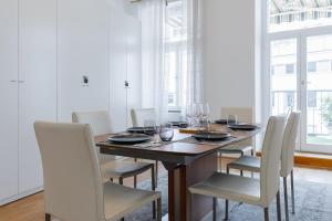 120 m2 4-rooms apartment in a city center