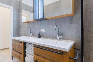 120 m2 4-rooms apartment in a city center