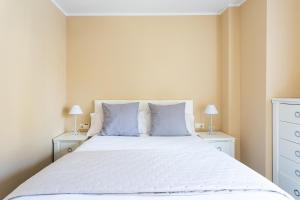 Holidays2Malaga Capuchino Cozy French Balcony & SmartTV