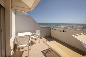 Family Room with Terrace room in Hotel Parigi