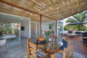 Huge Tropical 7BEDR6BATHR POOLClose To Beach