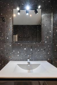 Hippocrates bound by BiNoBi!