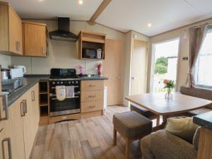 Stanleys Lodge, Foxburrow Hang