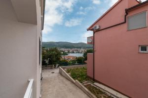 A2 apt with balcony and sea view 3 min to beach