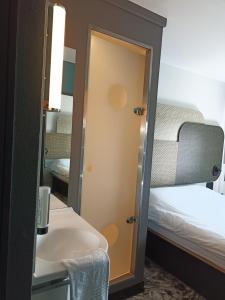 Hotels B&B HOTEL Calais Terminal Cite Europe 2 etoiles : Chambre Double