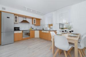 Family Apartment Droga na Bystre by Renters