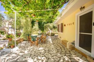 Anthia private studio a breath away from beaches