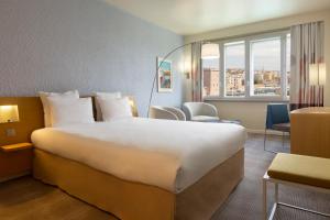 Hotels Novotel Marseille Vieux Port : Chambre Lit Queen-Size de Luxe avec Vue sur le Port